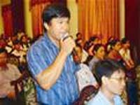 Đại diện TCty Thép Việt Nam, một trong số ít DN được trực tiếp trình bày bức xúc với lãnh đạo Tổng cục Hải quan