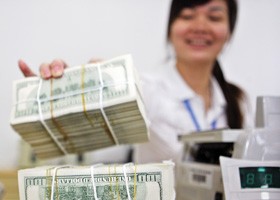 Tỷ giá hối đoái trên thị trường tự do đã dần kéo sát lại với tỷ giá niêm yết trong các ngân hàng.