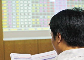 Khi thông tin lợi nhuận của DN còn mịt mù ở thì tương lai xa thì các NĐT cần dè chừng...