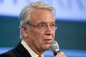 Les Hinton, giám đốc điều hành Dow Jones (Ảnh LATimes)