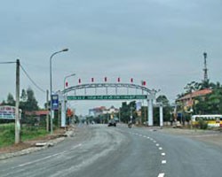 Với những chức năng mới, trục Hồ Tây - Ba Vì sẽ không tạo “sóng” cho thị trường bất động sản. Trong ảnh: Trung tâm huyện Ba Vì
