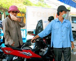 Giá xăng dầu trong nước dễ tăng, khó giảm