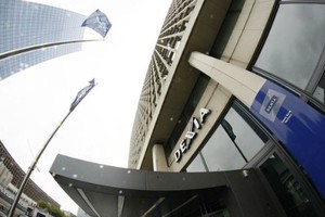 Dexia nắm giữ một lượng lớn trái phiếu của Hy Lạp, quốc gia đang ngấp nghé bờ vực vỡ nợ - Ảnh: Reuters.