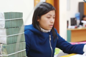 Hạ lãi suất nhưng cung tiền vẫn bị “bóp nghẹt”