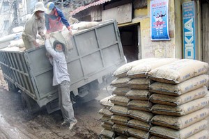 Đầu ra khó khăn khiến nhiều DN ngành xi măng lỗ nặng