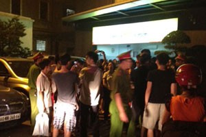 Vụ lộn xộn diễn ra tối ngày 27/6 tại Chung cư 93 Lò Đúc - Ảnh: Giáo dục Việt Nam