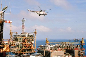 Nửa đầu năm: DN dầu khí duy trì “phong độ”