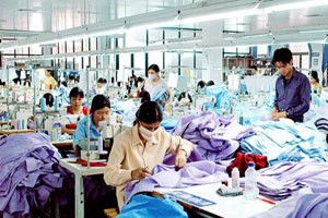 Dệt may, da giày, thép chồng chất khó khăn