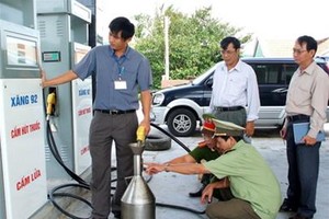Tước giấy phép kinh doanh ba doanh nghiệp xăng dầu gian lận