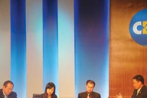 Ông Trương Anh Tú (ngoài cùng bên phải)