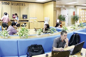 Xóa tên CTCK, trước mắt phải đi “đường vòng”