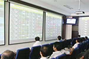 Quỹ đầu tư ngoại mua lại CCQ: Bình thường hay bất thường?