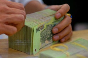 Theo nhiều nhân viên ngân hàng, lương chưa hợp lý so với sức ép và cường độ công việc