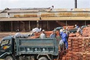 Dù chưa được cấp phép đầu tư dự án, nhưng Công ty đất nước vẫn sản xuất gạch tuynel để bán.