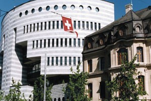 Basel vừa lùi thời hạn áp dụng quy định về thanh khoản ngân hàng thêm 4 năm, đến 2019.