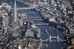 Theo Knight Frank, trong năm 2012, nhà đầu tư quốc tế đã mua các bất động sản (nhà ở) xây mới tại trung tâm London lên đến 2,2 tỷ bảng Anh, tăng 22% so với năm 2011 (đạt 1,8 tỷ bảng). 