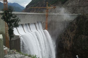 Tổ máy số 1 Thủy điện Hủa Na hòa lưới điện 