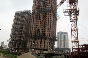 Tòa nhà CT101 dù được chủ đầu tư hứa bàn giao trong quý 1/2013, nhưng đến nay vẫn chưa hoàn thiện.