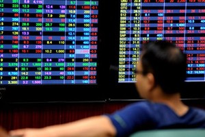 Mở room, DN nào sẽ bị thâu tóm đầu tiên?