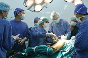 Bảo hiểm sức khỏe tăng trưởng trong áp lực trục lợi