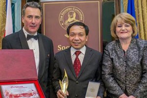 Ông Trần Túc Mã, Tổng giám đốc TRAPHACO nhận giải