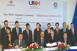 Sở GDCK Lào ký biên bản ghi nhớ hợp tác với HNX và HOSE