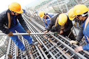 Tăng chi tiêu công để kích cầu