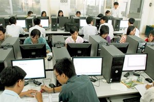 Nhiều DN bảo hiểm đầu tư tiền tỷ vào phần mềm quản lý và chăm sóc khách hàng. (Ảnh: Internet)