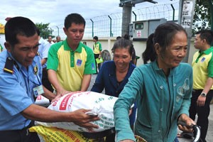 DPM: Tặng phân bón tại 8 tỉnh đồng bằng sông Cửu Long