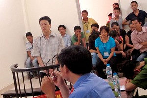 Cán bộ địa chính lừa “chạy” sổ đỏ