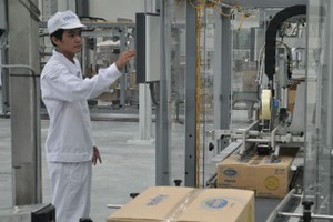 Vinamilk khẳng định, nguyên liệu whey protein concentrate Công ty đang sử dụng cho sản xuất các sản phẩm sữa bột được nhập khẩu từ Mỹ và EU 	