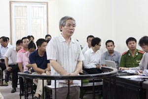 Bị cao Du tại tòa - Ảnh: VOVonlien