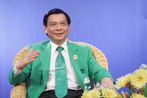 Chủ tịch Hội đồng quản trị Hồ Huy sẽ kiêm nhiệm chức CEO cho đến khi tìm được người thay thế.