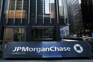 JPMorgan đã bị phạt 920 triệu USD vì scandal "Cá voi London". Ảnh: IBT