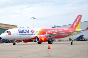 Máy bay mới của VietJetAir về sân bay Tân Sơn Nhất sáng 27/9. 
