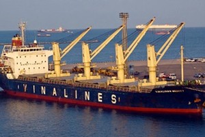 Thế khó Vinalines, “sóng dữ” cản đường