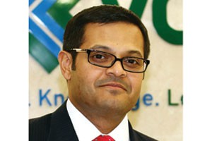 Ông Avinash Satwalekar.