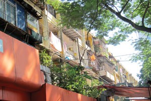 Nhà C8 Giảng Võ đã xuống cấp