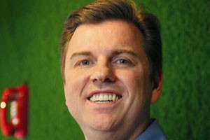 Bates từng đặt mục tiêu trở thành một CEO trước 45 tuổi bằng việc viết ra tên của 3 công ty ông mong muốn lãnh đạo, trong đó có Skype