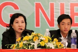 Cường đô la: giàu vì mẹ, sang vì vợ!