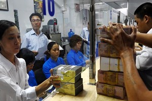 Các ngân hàng cũng thừa nhận nợ xấu vẫn không ngừng tăng lên, không chỉ với khoản vay cũ, mà ngay cả với những khoản vay mới giải ngân (ảnh minh họa).