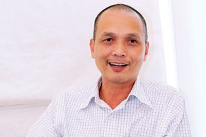 Người săn sinh viên ngoại cho trường nội