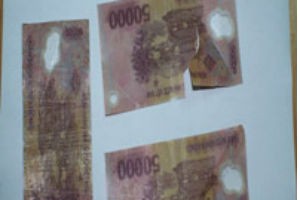 Đổi tiền rách, hỏng không hạn chế số lượng