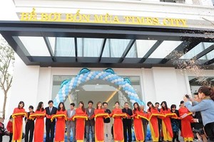 Cụm bể bơi bốn mùa trong nhà lớn nhất Việt Nam tại Khu đô thị Times City (Hà Nội) có quy mô kỷ lục 4.000 m2