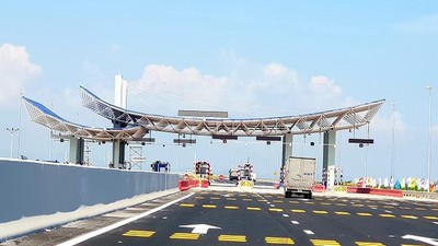 Doanh thu thu phí chỉ đạt khoảng 30% so với phương án tài chính đang đẩy Dự án BOT xây dựng cầu Bạch Đằng - Quảng Ninh có tổng mức đầutư 7.277 tỷ đồng đứng trước nguy cơ phá sản.
