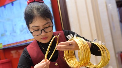 Giá vàng hôm nay ngày 27/10: Vàng lùi về sát mốc 4.000 USD/ounce