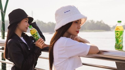 Gen Z luôn biết lấy lại tinh thần qua những chuyến đi khám phá và không quên giải nhiệt cuộc sống với Trà Xanh Không Độ.