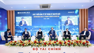 Các diễn giả thảo luận tại hội thảo “Phát triển kinh tế số trong kỷ nguyên mới” do Báo Tài chính - Đầu tư tổ chức. Ảnh: Chí Cường