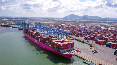 Các doanh nghiệp lo ngại nếu thu thêm phí cảng biển khu vực Bình Dương và Bà Rịa - Vũng Tàu sẽ làm tăng thêm chi phí logistics. Trong ảnh: Cụm cảng Cái Mép - Thị Vải