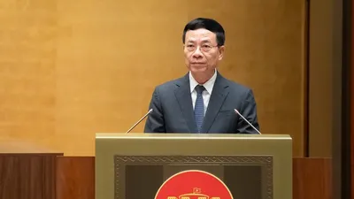 Bộ trưởng Bộ Khoa học và Công nghệ Nguyễn Mạnh Hùng trình bày tờ trình dự án Luật Trí tuệ nhân tạo sáng 21/11